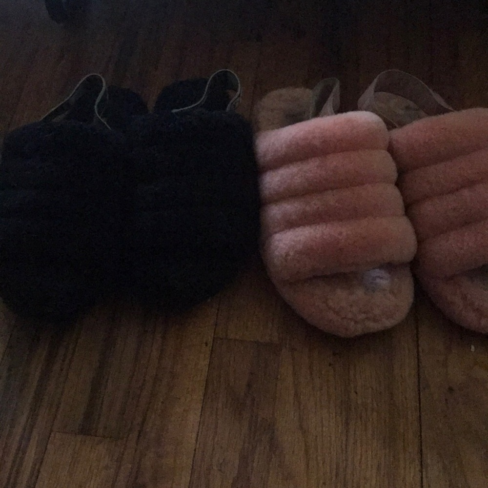 Uggs pink size 9 used . Blk size 7 1/2.